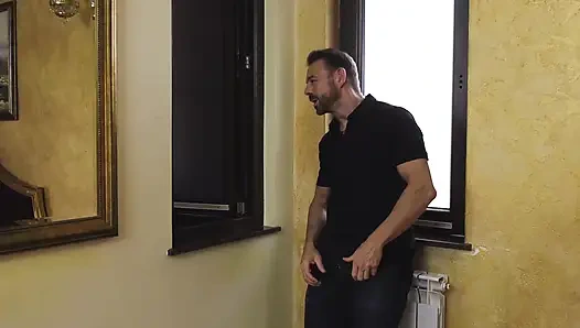 Seksi büyük memeli bebek ve dev yaraklarla amcık yeme, orta yaşlı seksi kadınlar biniyor ve sert sikiş derlemesi