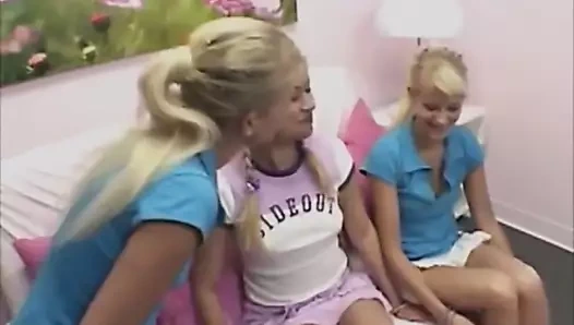 Tüm kız lezbo genç üçlü almak dik