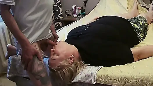 Kız arkadaşıma boşalmak için sikimi sıvazlıyorum