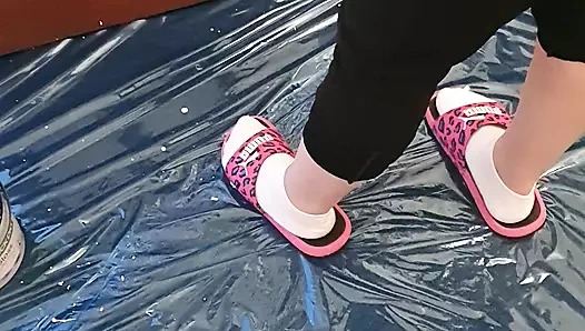 Üvey oğul üvey anne kapıyı boyarken yarağı çıkardı