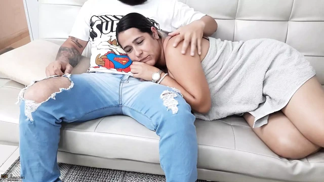 üvey kardeşimin azgın kız arkadaşından yararlanarak ağzını boşalmayla dolduruyorum - ispanyolca porno