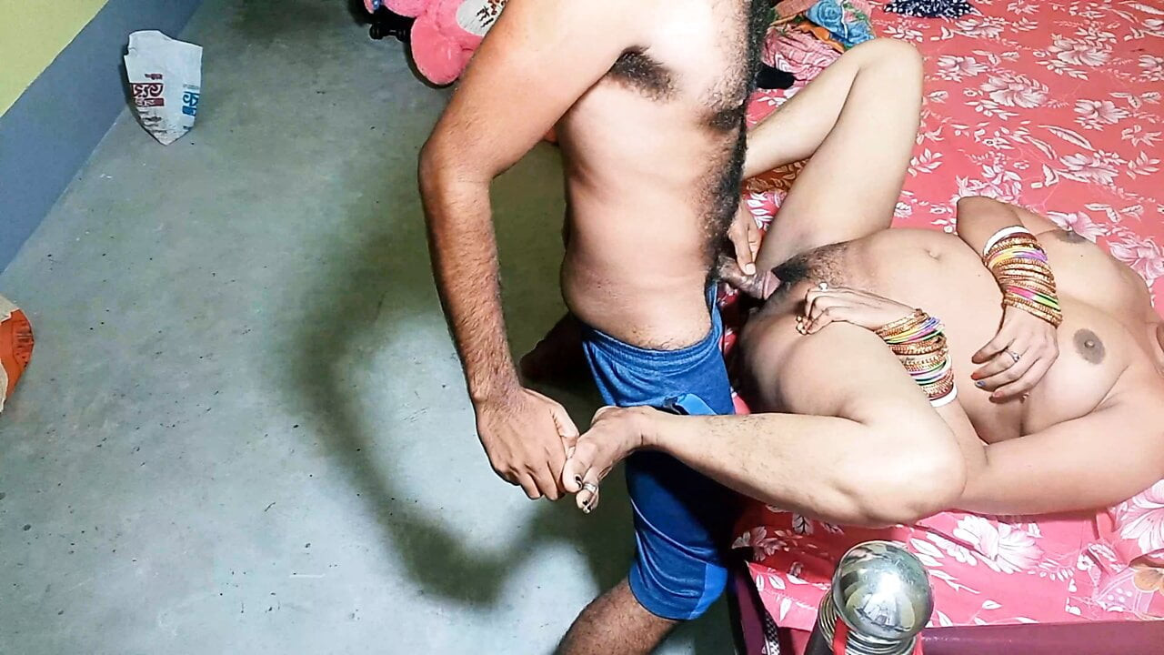 Elektrikçiyi baştan çıkardıktan sonra Bengalce yenge xxx amcık sikme - net Hintçe sesli full hd Hintçe porno