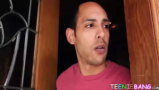 Küçük teenie hoşlanır stepbrothers dev şişman sikme sopa