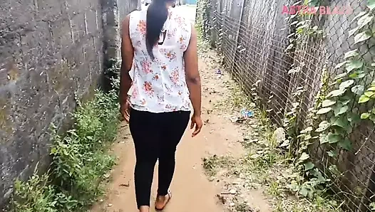 Bayan f kedi becerdin sonra iyi bir yürüyüş etrafında