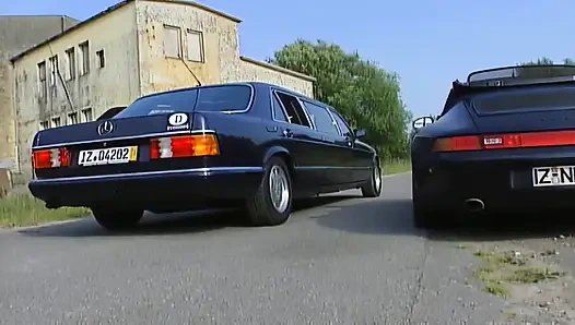 Sarışın Bomba Büyük Yarağı aç Bir Şekilde Gırtlağına Kadar Alıyor