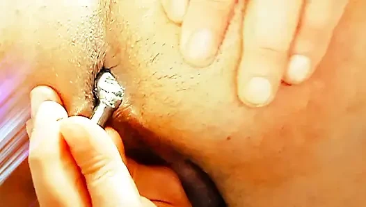 Tıkacı ateşli ve sulu götüme sokuyorum