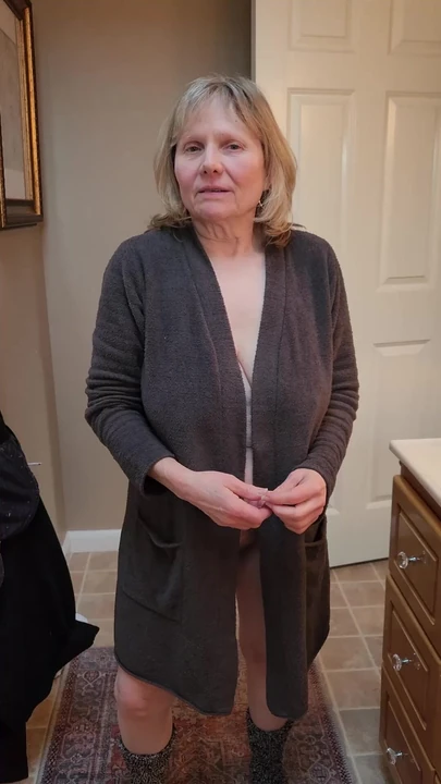 Я ГОРЯЧАЯ ГОРЯЧАЯ ГОРЯЧАЯ БАБУЛЯ!  Проверь меня!