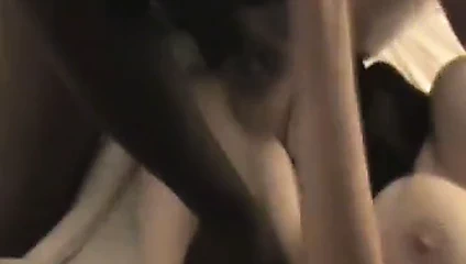 Karısı büyük bir penis alır!