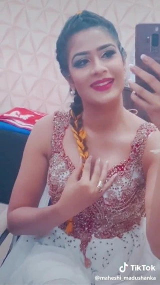 Maheshi madushanka sıcak sahne