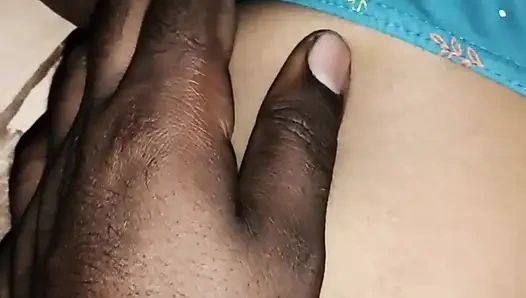 18+ ilk kez üvey kız kardeş Hintli kadın parmaklıyor ve sert seks