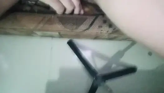 Maskenin arkasında, gerçek gülümsüyor