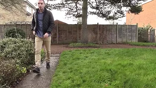 Ateşli esmer orta yaşlı seksi kadın kayınbiraderinin yarağına biniyor ve yarağı tarafından sert sikiliyor