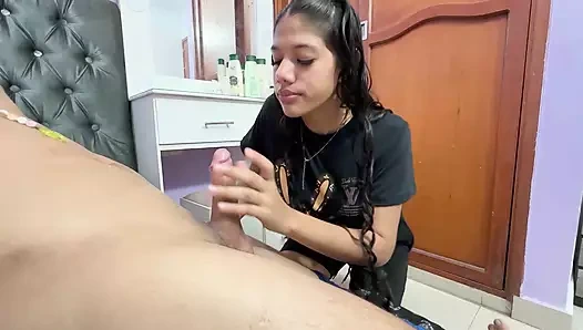 Büyük memeli latin kız arkadaşım bana güzel bir sakso çekiyor ve zengin yarağımı sıkı götüne sokmama izin veriyor