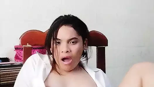 Bu kız öğrenci sürtük parmak kendini kameranın önünde izle