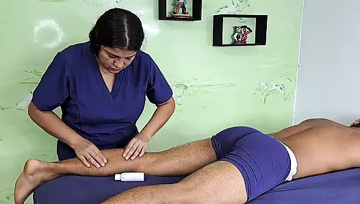 Madura üvey oğlu ve lezzetli yarağıyla zaman geçiriyor