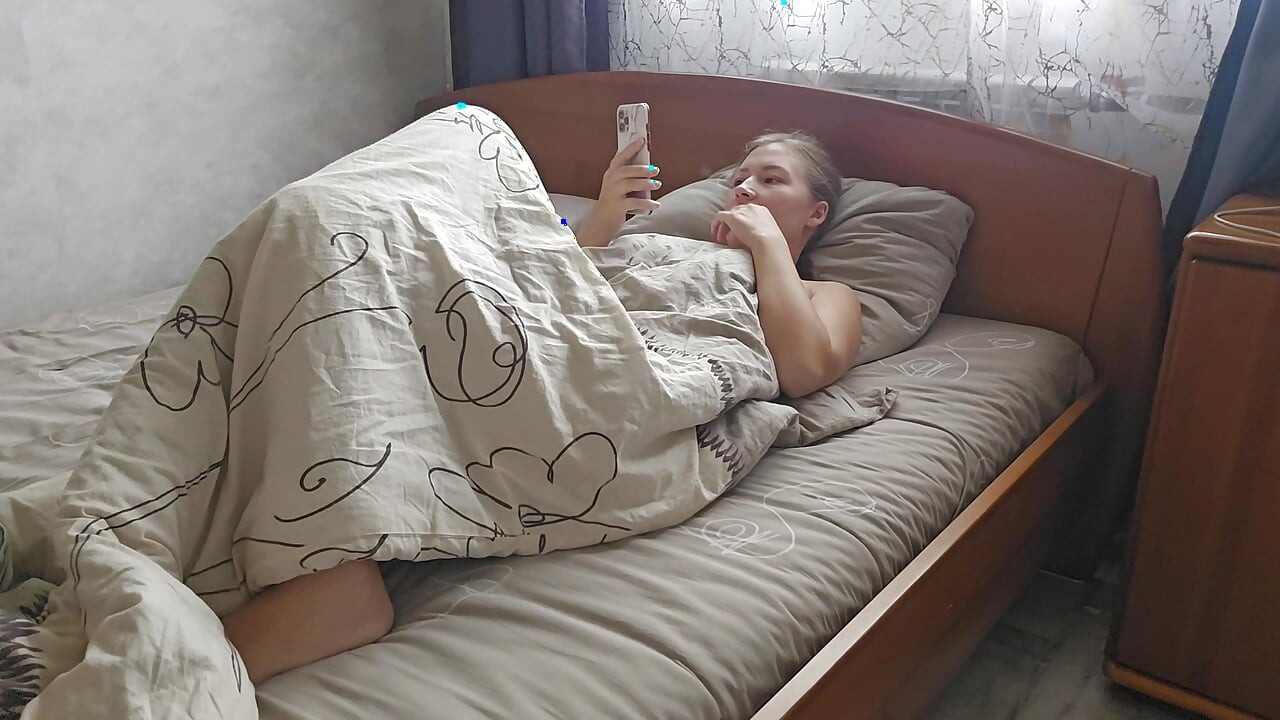 Sabah pornosu izleme tatlı bir orgazmla sona erdi