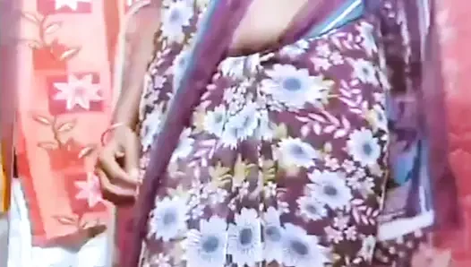 Hintli Hintli tamil evli kadın renu çıplak canlı görüşme şeker üvey baba göğüsleri amcık parmakla tokatlıyor göt sikiş ateşli ses!
