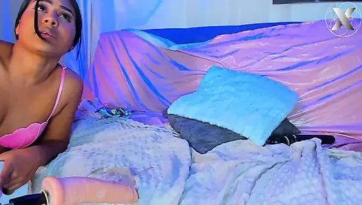 Kristalle birlikte meme uçlarımı emerken