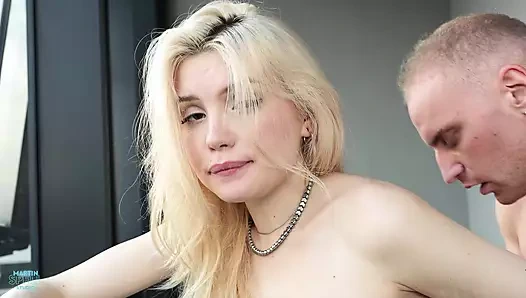 Milka beni şehrin harika bir manzarayla alıyor