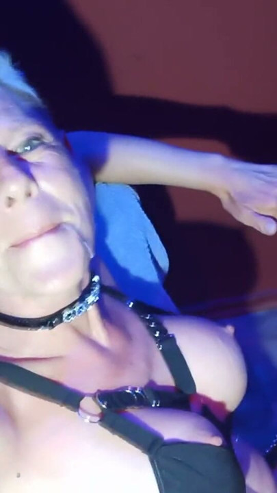 CoraBitch Gran Canaria'daki Swinger Buluşma Noktasında 5 Erkekle | Bölüm 3
