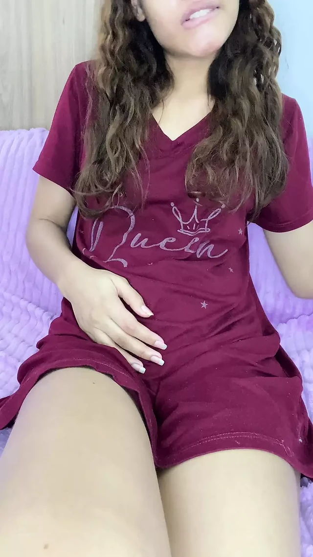 Sevimli üvey kız kardeş pembe dildosunu emiyor