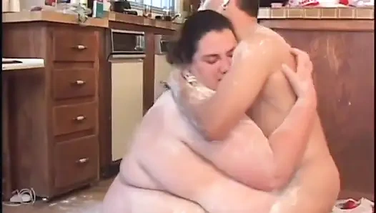 Sert şişman orta yaşlı seksi kadın sikişiyor