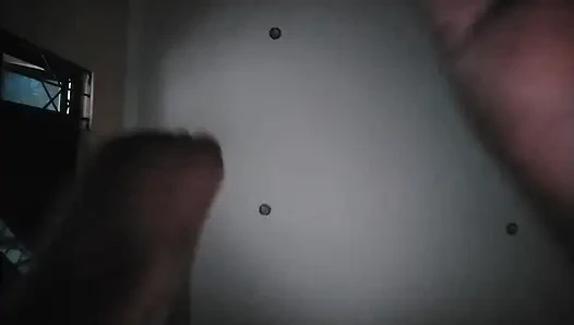 Sevimli ateşli kız 18+ tüm varlıklarınız karşılığında temiz yalamak için pis ayaklarıyla sizi kutsar.