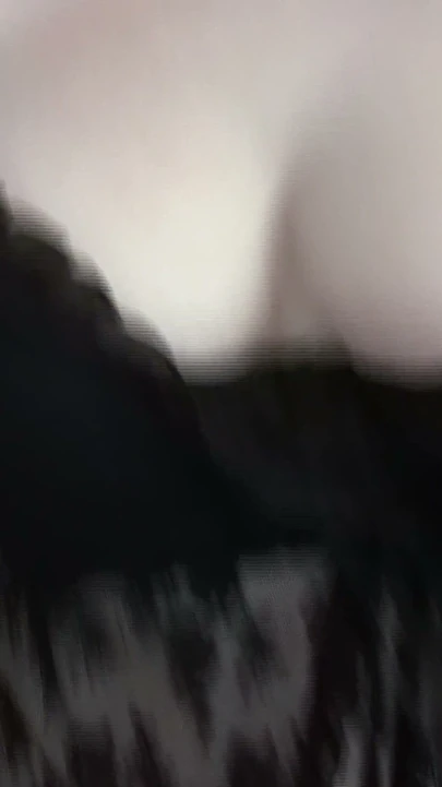 Tombul esmer selfie azdırıyor - siyah dantelli sutyen ve büyük doğal memeler yakın çekim