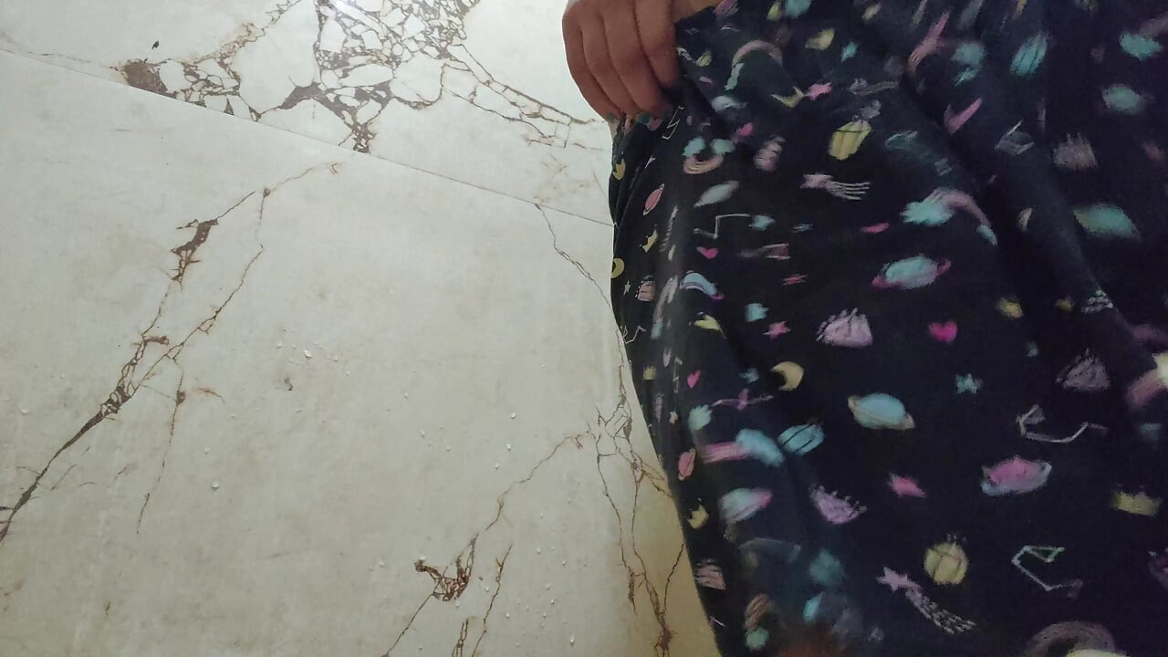 Bhabhi was alone at home and fingered her pussy