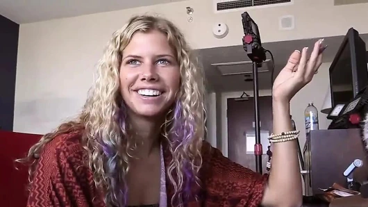 Sarışın kolej hippi becerdin için orgazm ve kapalı içinde boşalmak