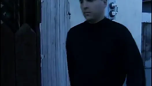 Güzel esmer yatak odasında büyük siyah yarak misyoner tarzı alıyor