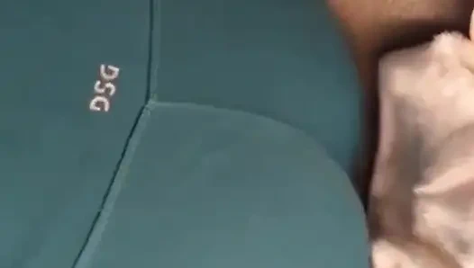 Ateşli, seksi, elle muamele yalama, emme, ıslak saksoya dönüşüyor! Onu inletirken beni izle!