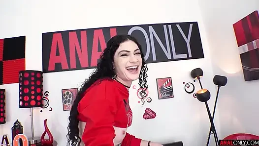 Lydia anal seks yapıyor