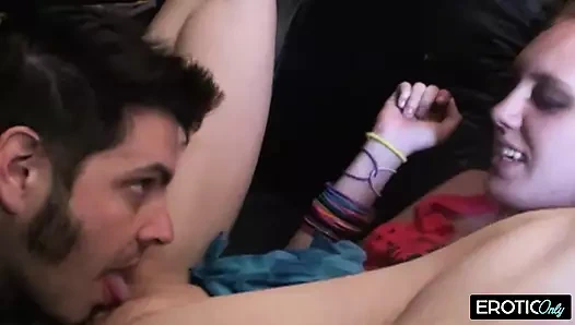 Minyon öğrenci grup çocuğu sikiyor