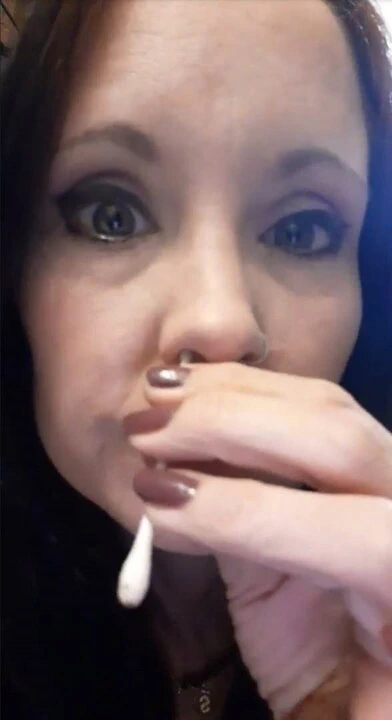 Sneeze Tease - Qtip'te Karabiber - Hapşırma Yok, Sadece Alay