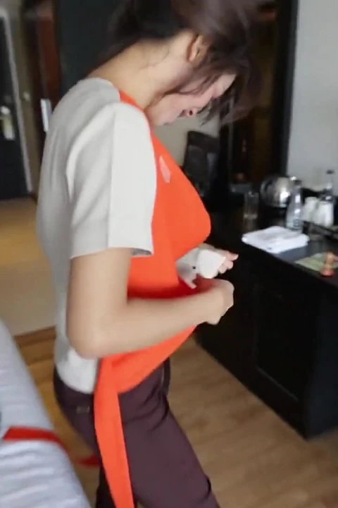 Asiansexdiary sırılsıklam ıslak Asyalı amcık yabancı yarakla dolduruluyor