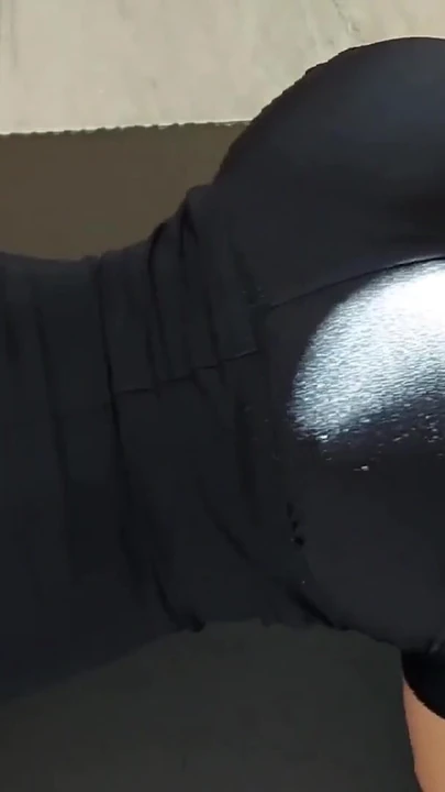 Незабываемый момент от "Я заплатил своему личному тренеру минетом, и он камшот в мою задницу".