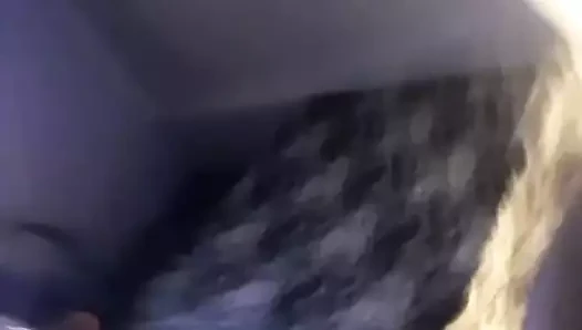 karısının göğüsleri üzerinde spunked