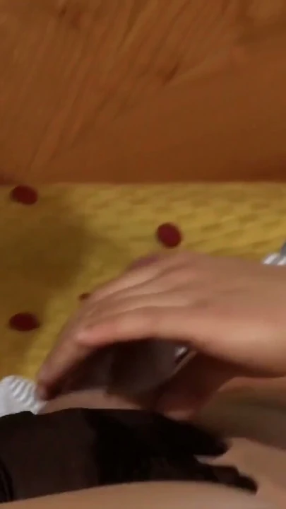 Küçük memeli zayıf sarışın orospu anal ve vajinal olarak sikiliyor | Klip 2