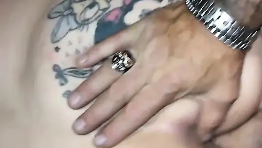 Saten onu karnında yaşıyor