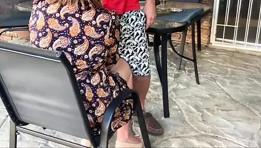 Üvey annenin açık havada karşılıklı mastürbasyonu