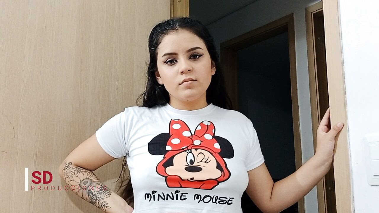 Azgın üvey anne üvey oğlunu sikiyor, böylece mastürbasyon yapmayı bırakıyor - ispanyolca porno