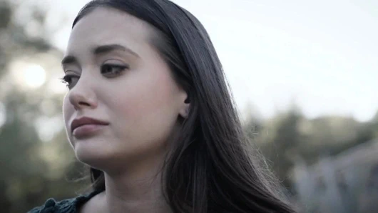 Üvey kız kardeşler gia ve avi azgın üvey ebeveynleri ile yeniden bir araya geliyor