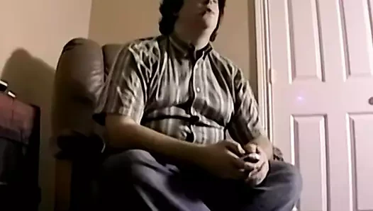 Şişman genç amatör hafifçe şişmiş önce kendini mastürbasyon