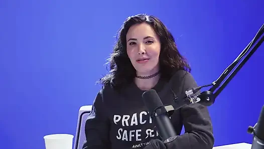 Hailey Rose insanların öpüşmeyi ve yakınlığı küçümsediği söylüyor