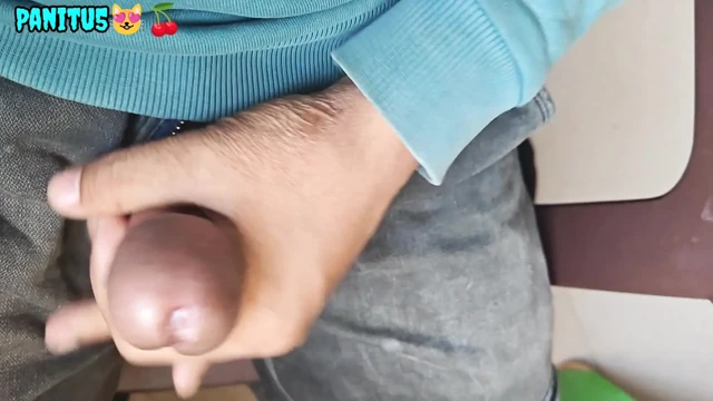 Kız yarağımı kızın götüne sokarken yüksek sesle çığlık attı.