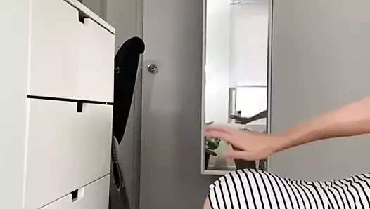 Avant le boulot un petit doggy avec ma commode
