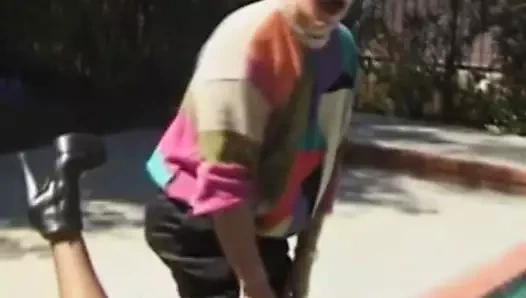 karısının sallanma ve zevk ile vahşi gitmesine izin vermek