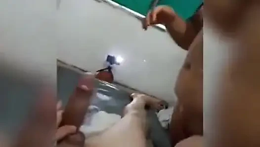 Мой одноклассник с большим черным членом слишком шлюховатая, и она соглашается трахнуть меня в обмен на несколько долларов она из Нью-Йорка Соединенные Штаты