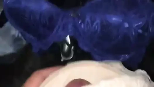 Cum üzerinde sutyen 7